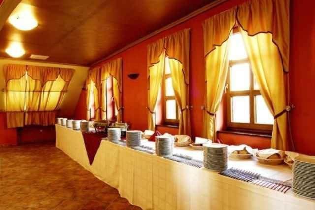 Malomudvar Etterem Cukraszda Panzio Es Rendezvenyhaz Gyöngyös 외부 사진